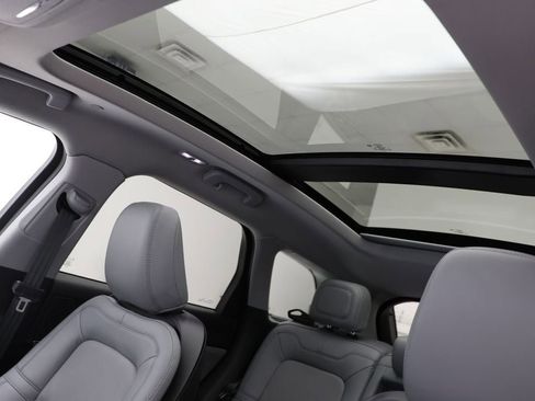 Used 2022 Lincoln Corsair AWD w/ Premium Package image 17