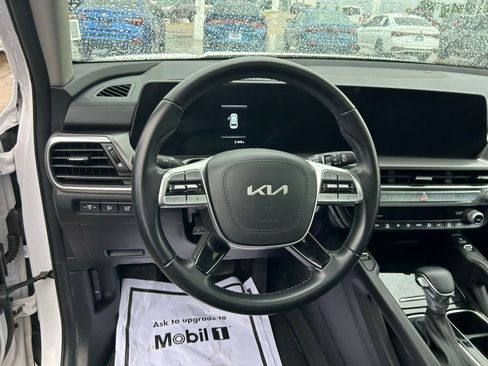 Used 2025 Kia Telluride S image 12