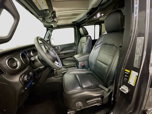 Used 2023 Jeep Wrangler Sahara image 13