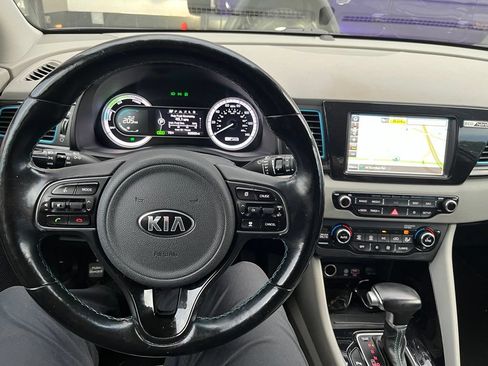 Used 2019 Kia Niro Touring FWD image 14