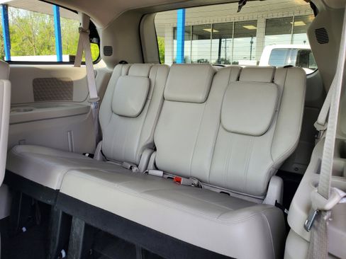 Used 2013 Chrysler Town & Country Touring FWD image 24
