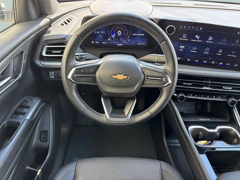 Used 2025 Chevrolet Traverse LT AWD/4WD image 29