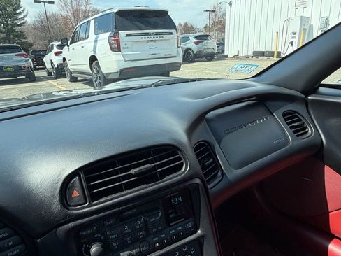 Used 1998 Chevrolet Corvette Coupe w/ Roof Pkg image 19