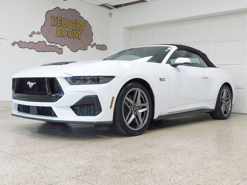 Used 2025 Ford Mustang GT Premium RWD image 4