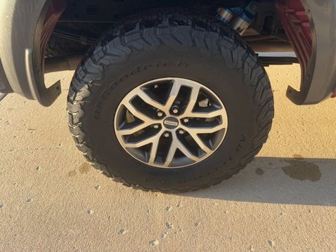 Used 2017 Ford F150 Raptor w/ Equipment Group 802A Luxury image 10