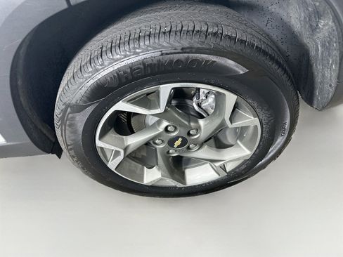 Used 2025 Chevrolet Trax LT w/ LT Convenience Package FWD image 11