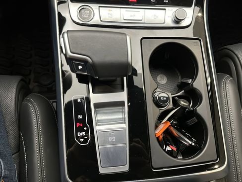 Used 2025 Audi Q7 3.0T Prestige w/ Prestige Package AWD/4WD image 33