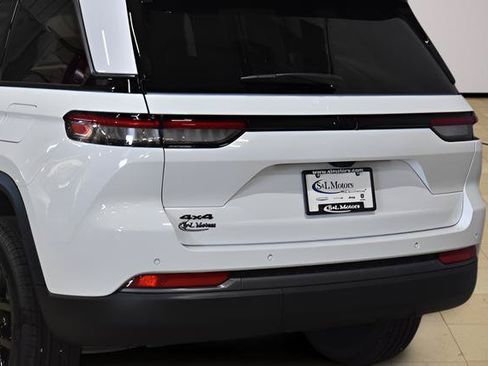 New 2026 Jeep Grand Cherokee Altitude AWD/4WD image 35
