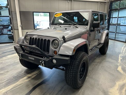 Used 2013 Jeep Wrangler Unlimited Sahara w/ Connectivity Group AWD/4WD image 2