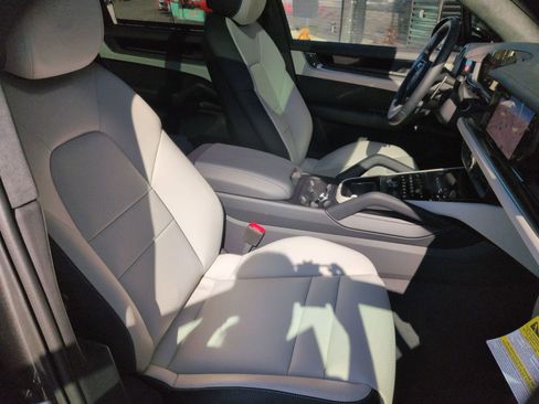 New 2026 Porsche Cayenne S image 26