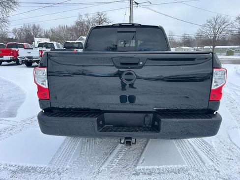 Used 2019 Nissan Titan SV image 4