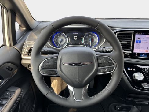New 2025 Chrysler Pacifica Select FWD image 17