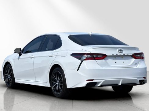 Used 2023 Toyota Camry SE FWD image 6