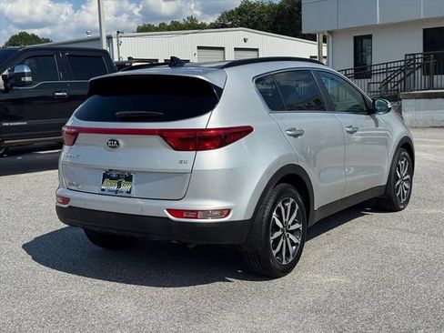 Used 2019 Kia Sportage EX w/ EX Technology Package FWD image 3