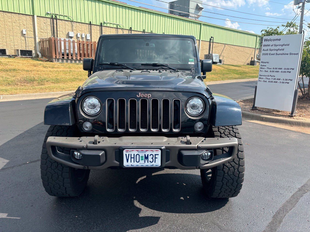 Used 2017 Jeep Wrangler Unlimited Sahara AWD/4WD image 8
