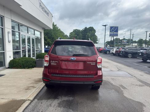 Used 2017 Subaru Forester 2.5i Touring AWD/4WD image 4