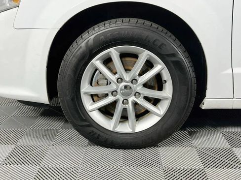 Used 2018 Dodge Grand Caravan SXT w/ Driver Convenience Group FWD image 33