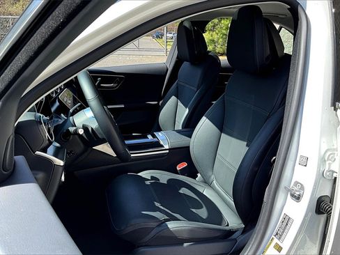 Used 2025 Mercedes-Benz C 300 4MATIC Sedan image 27