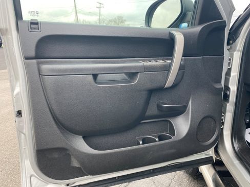 Used 2010 GMC Sierra 2500 SLE w/ SLE Preferred Package image 9