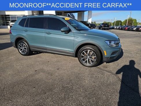 Used 2020 Volkswagen Tiguan SE w/ Panoramic Sunroof Package image 27