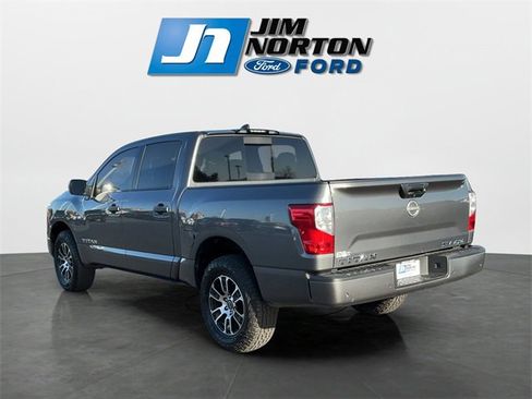 Used 2023 Nissan Titan SV image 5
