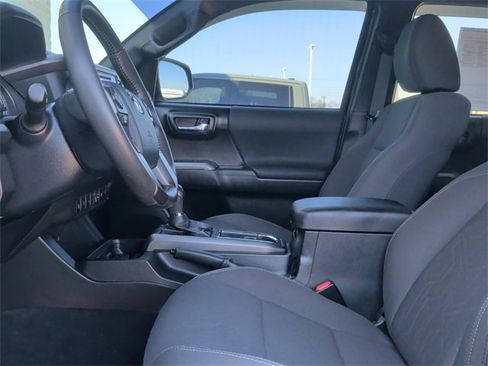 Certified 2019 Toyota Tacoma TRD Sport image 12