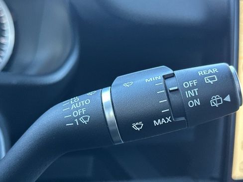 Used 2023 Land Rover Defender 130 X-Dynamic SE image 33