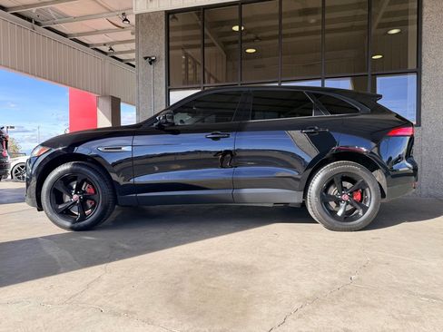 Used 2018 Jaguar F-PACE Premium image 34