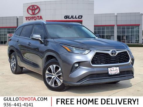 Used 2023 Toyota Highlander XLE image 1