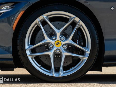 Used 2024 Ferrari Roma Spider RWD image 8
