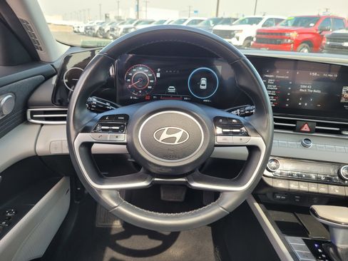 Used 2024 Hyundai Elantra Limited image 16