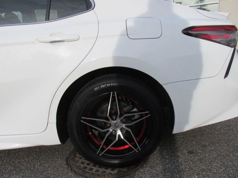 Used 2018 Toyota Camry SE image 25