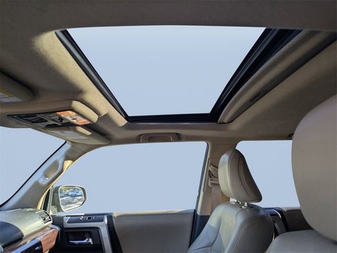 Used 2015 Toyota 4Runner Limited image 22