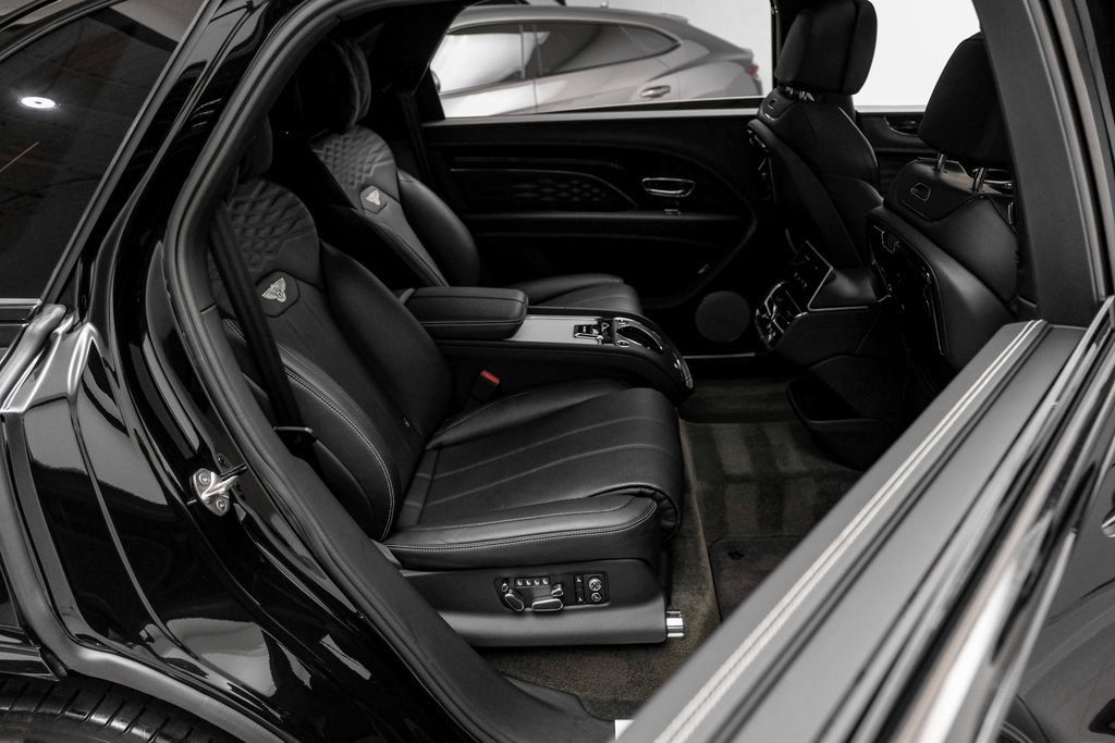 Used 2023 Bentley Bentayga Extended Wheelbase AWD/4WD image 35