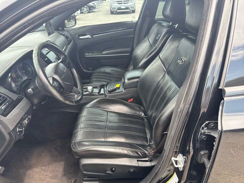 Used 2018 Chrysler 300 S RWD image 9