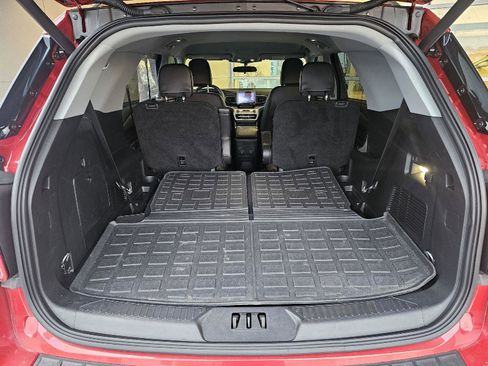 Used 2024 Ford Explorer XLT w/ Equipment Group 202A image 15