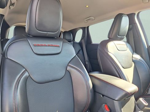 Used 2019 Jeep Cherokee Trailhawk image 28