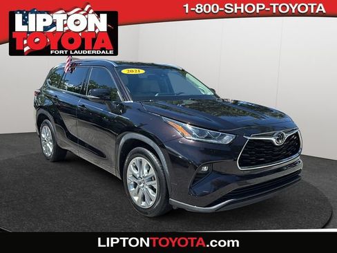 Used 2021 Toyota Highlander Limited FWD image 1