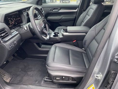 Used 2025 GMC Terrain Elevation w/ Elevation Premium Package image 9