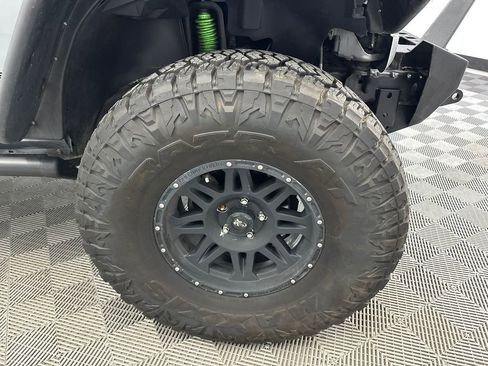 Used 2017 Jeep Wrangler Unlimited Sport w/ Connectivity Group AWD/4WD image 12
