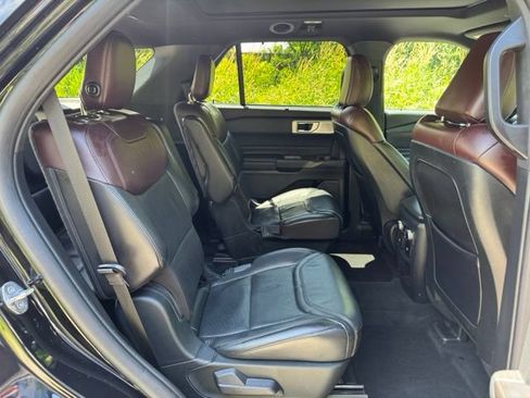 Used 2020 Ford Explorer Platinum w/ Premium Technology Package AWD/4WD image 18