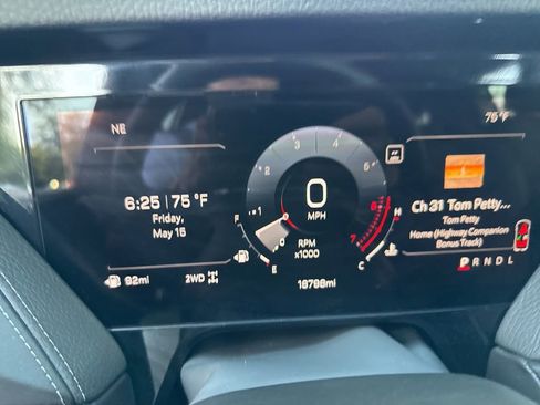Used 2025 GMC Yukon XL Denali AWD/4WD image 24