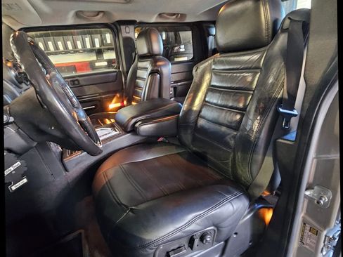 Used 2005 HUMMER H2 SUT w/ Preferred Equipment Group AWD/4WD image 31