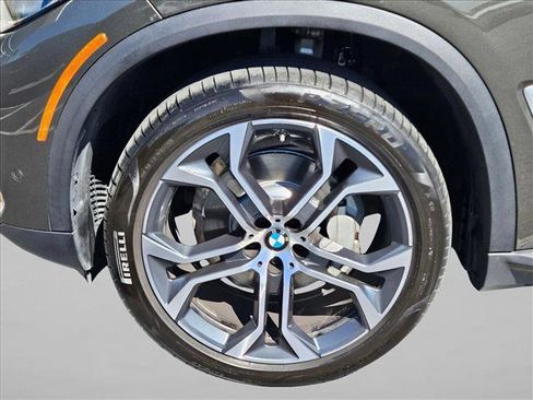 Used 2022 BMW X5 xDrive40i w/ Parking Assistance Package image 24