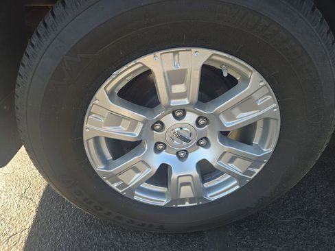 Used 2018 Nissan Titan SV w/ SV Convenience Package image 56