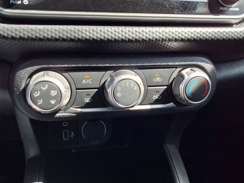 Used 2022 Nissan Kicks S FWD image 7