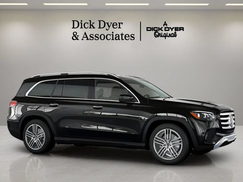 Used 2025 Mercedes-Benz GLS 450 4MATIC image 9