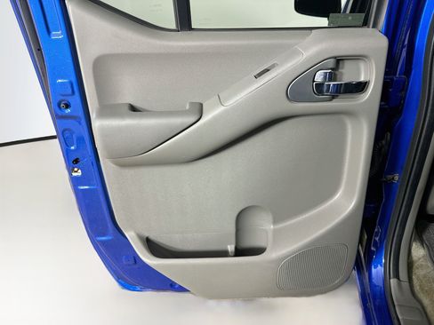 Used 2014 Nissan Frontier SV AWD/4WD image 24
