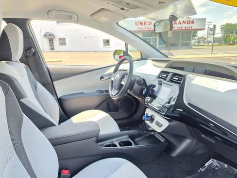 Used 2016 Toyota Prius Two FWD image 11