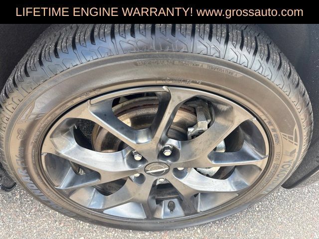 Used 2025 Chrysler Pacifica Limited FWD image 10